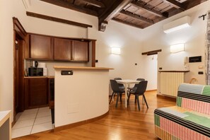 TV - GuestHost - Cozy and comfortable 67 square meters apartment, perfect for five people, located on the first floor of a building (NO elevator).The property is just steps from Milan's Policlinico Hospital and the Crocetta (M3) and Sforza Policlinico (M4) me (Milan)