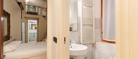 Fer et planche à repasser