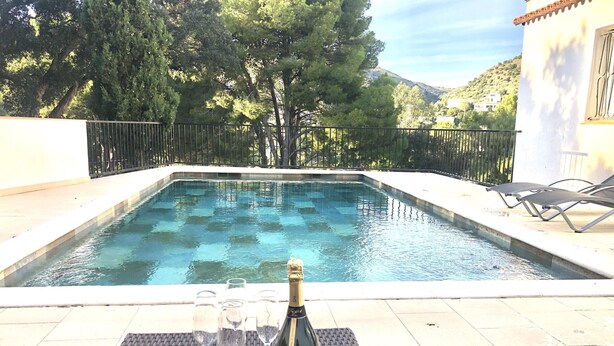 Pool - Spacious villa near beach with pool and Wi-Fi (Roses)