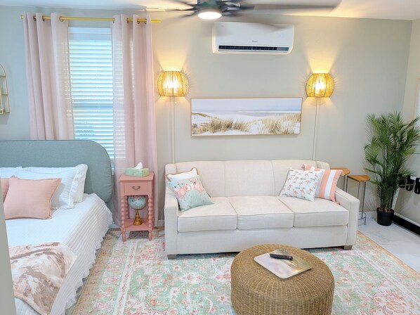 Iron/ironing board, free WiFi, bed sheets - Heavenly Hideaway Unit 1 (Daytona Beach)