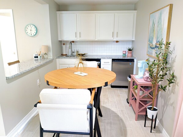 Dining - Heavenly Hideaway Unit 1 (Daytona Beach)