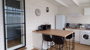 Fridge, microwave, stovetop, coffee/tea maker