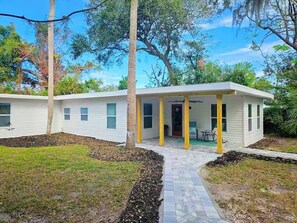 Exterior - Heavenly Hideaway | Beach breeze & Cozy Vibe! | Sleeps 10! (Daytona Beach)