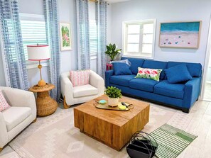 Living area - Heavenly Hideaway | Beach breeze & Cozy Vibe! | Sleeps 10! (Daytona Beach)