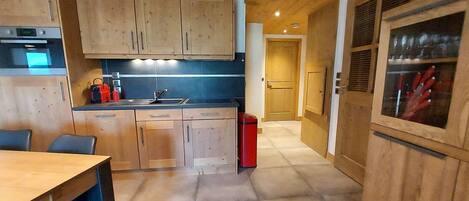 冰箱、洗碗机、烤面包机