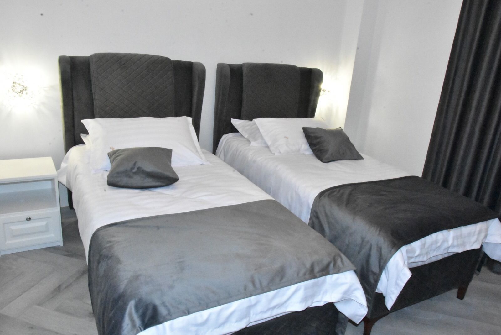 Bàn, khu vực làm việc phù hợp cho laptop 