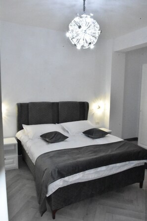 Standard Double Room, City View | Hypo-allergenic bedding, minibar, desk, laptop workspace - Hotel Monica (Bucharest)