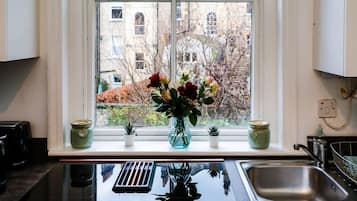 Microwave, oven, stovetop, coffee/tea maker