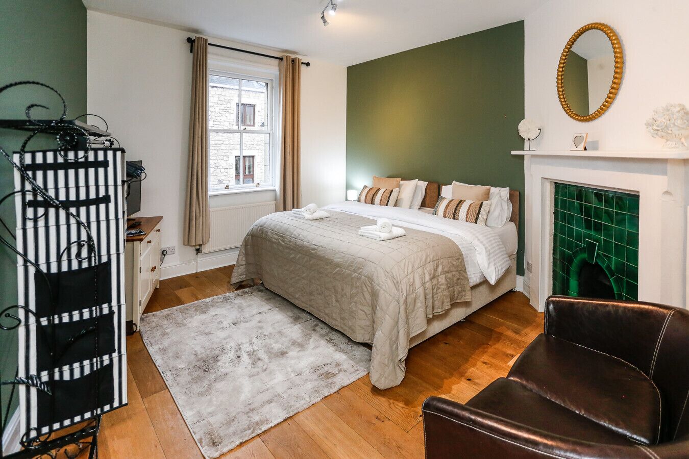 Iron/ironing board, WiFi, bed sheets