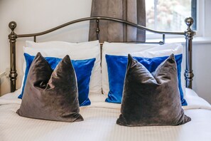 デスク、アイロン / アイロン台、WiFi、ベッドシーツ