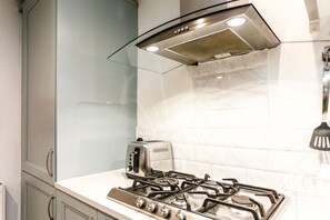 Fridge, microwave, oven, stovetop - Rialto Luxury Central Apartment (Bath)