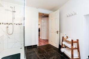 Hair dryer, towels - Rialto Luxury Central Apartment (Bath)