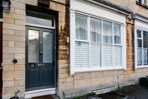 Exterior detail - Rialto Luxury Central Apartment (Bath)