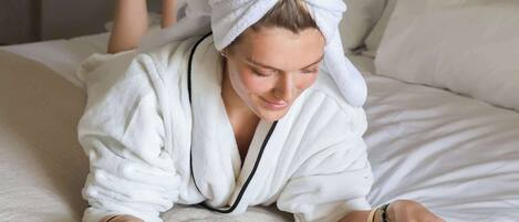 BĂŒgeleisen/BĂŒgelbrett, WLAN, BettwĂ€sche