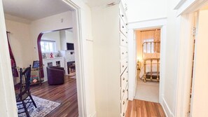 Tabla de planchar con plancha, cuna de viaje y wifi gratis 