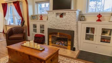 TV connectée, cheminée, espaces bureaux