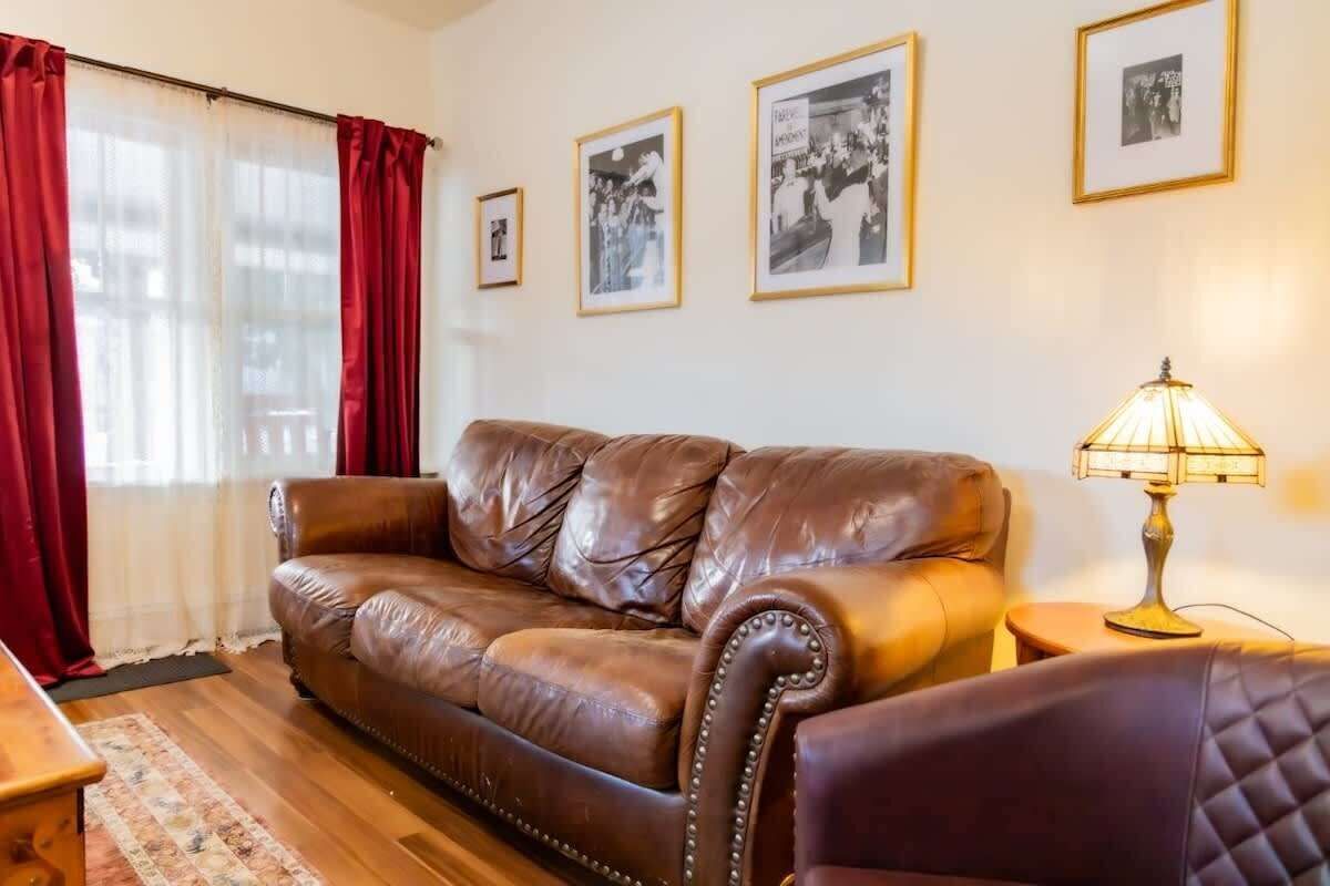 Smart TV, fireplace, offices