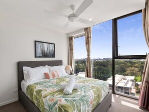 Bureau, fer et planche à repasser, Wi-Fi, draps fournis