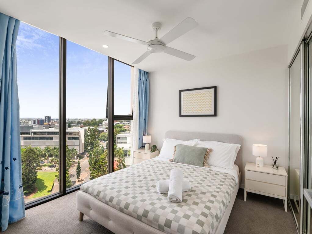 Skrivbord, strykjärn/strykbräda, wi-fi och sängkläder