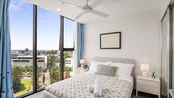 Skrivbord, strykjärn/strykbräda, wi-fi och sängkläder