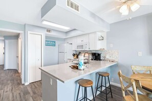 Apartment | Private kitchen - NEW Gulf Front - Beaches Pool Dining and Fun (Gulf Shores)