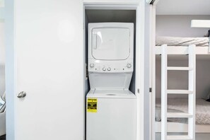 Apartment - NEW Gulf Front - Beaches Pool Dining and Fun (Gulf Shores)