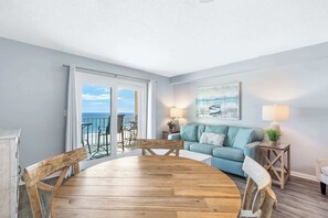 Apartment - NEW Gulf Front - Beaches Pool Dining and Fun (Gulf Shores)