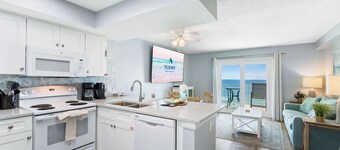 NEW Gulf Front - Beaches Pool Dining and Fun