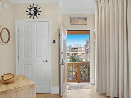 Apartment | 1 bedroom, Internet. 1 bed Beach Pools Waterfront Boating Palmaway