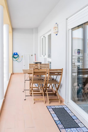 Dining - Harmonious Well Decorated T3 Apt (Lagos)