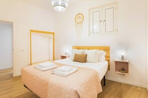 3 slaapkamers, een strijkplank/strijkijzer, gratis wifi, beddengoed