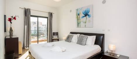 Silitysrauta/-lauta, ilmainen Wi-Fi, vuodevaatteet