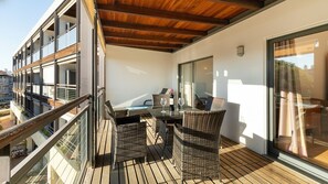 Outdoor dining - Marina Park 2b-room cozy apt (Lagos)