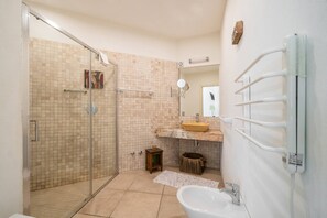 تجهيزات دش، مجففات شعر، مناشف