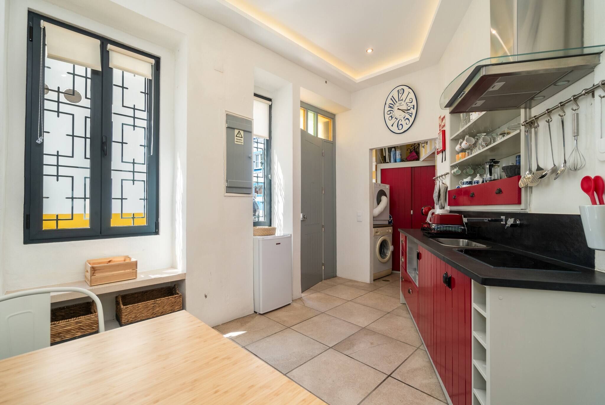 Fridge, microwave, oven, coffee/tea maker