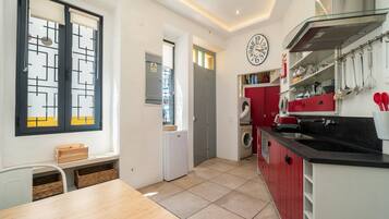 Fridge, microwave, oven, coffee/tea maker