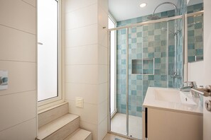 Shower, hair dryer - Casa de Prata - Cottage (Lagos)