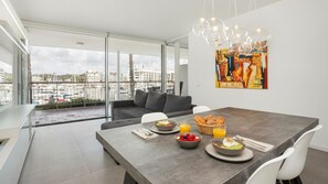 Dining - Be inside the Marina ! (Lagos)