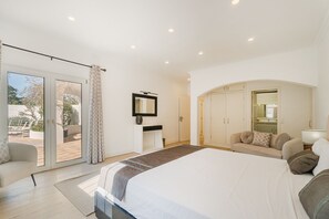 Iron/ironing board, free WiFi, bed sheets - Comfortable & Secluded Family Villa near Luz Beach (Lagos)