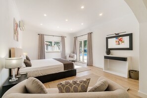 Iron/ironing board, free WiFi, bed sheets - Comfortable & Secluded Family Villa near Luz Beach (Lagos)