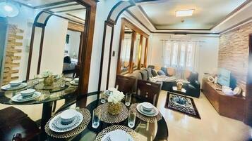 Comfort Condo, 1 Bedroom, Balcony, City View | Living room