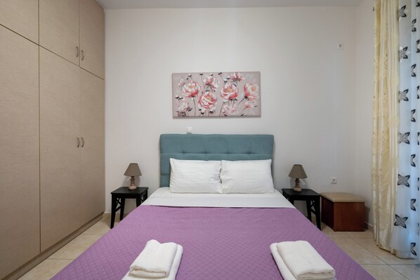 Iron/ironing board, internet, bed sheets