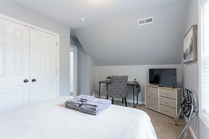 Schreibtisch, kostenloses WLAN, Bettwäsche