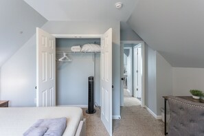 Schreibtisch, kostenloses WLAN, Bettwäsche