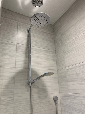 House, 2 Bedrooms, Balcony | Bathroom - Wardenlea Holiday Home (Preston)