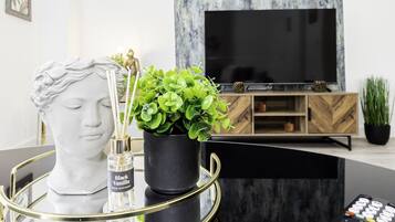 House, 3 Bedrooms, Accessible, Patio | Living room