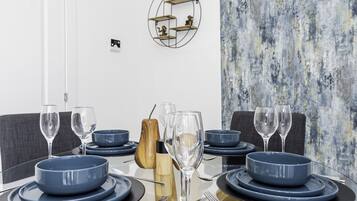 House, 3 Bedrooms, Accessible, Patio | Dining room