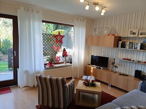 TV, libri, impianto stereo