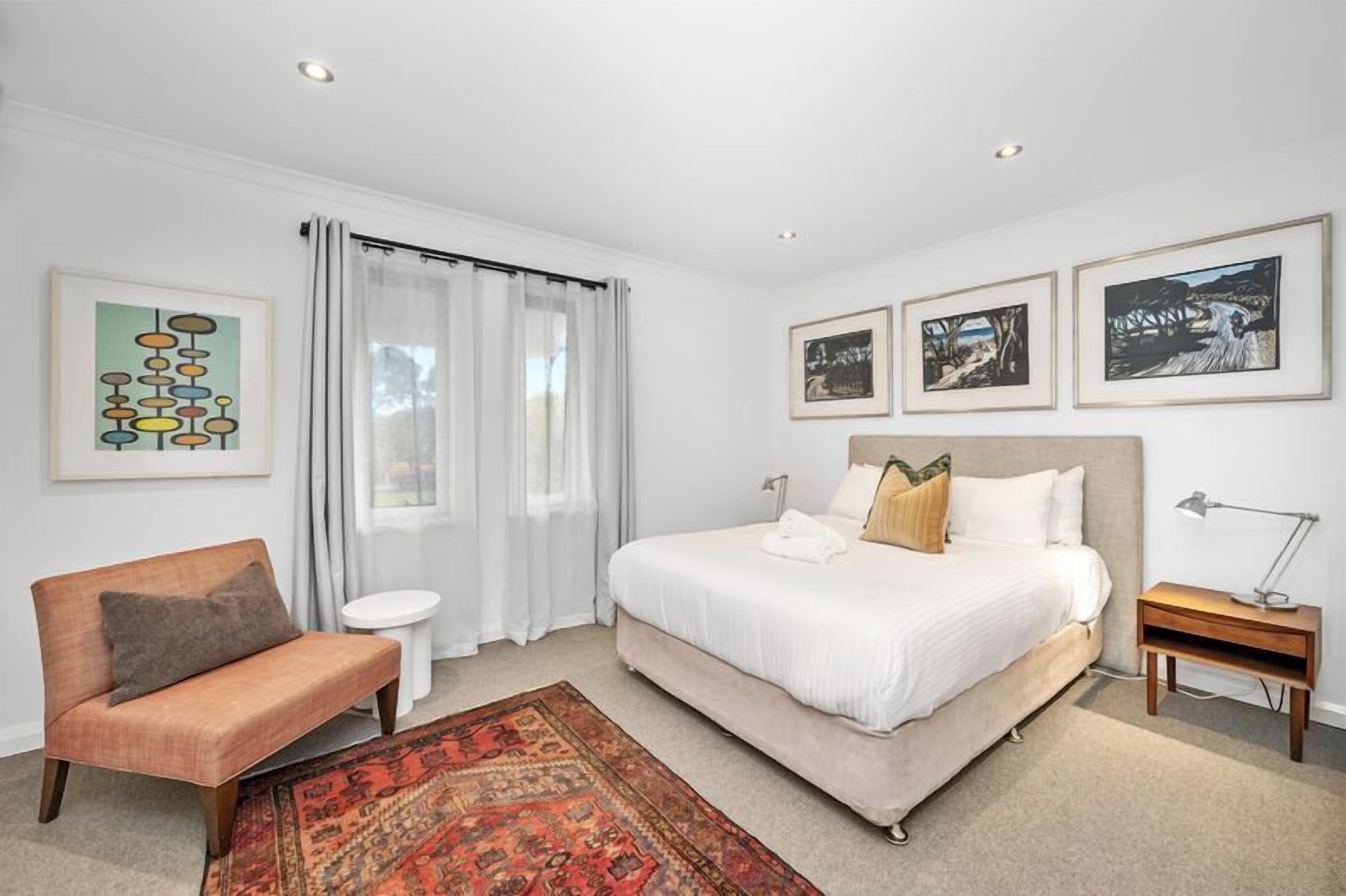 アイロン / アイロン台、WiFi (無料)、ベッドシーツ