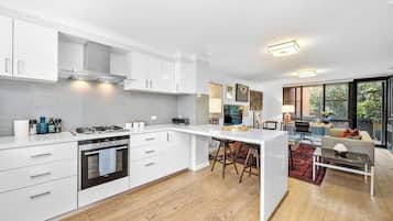 Fridge, microwave, oven, dishwasher